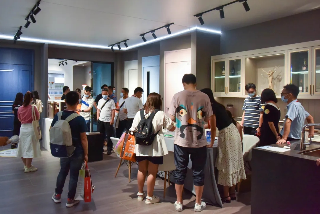 廣州建博會丨直播打卡領尚品牌館，體驗潮流家居生活
