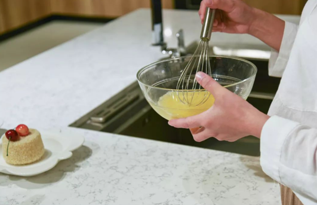 廚房臺(tái)面選擇多？領(lǐng)尚石英石臺(tái)面讓你無可挑剔