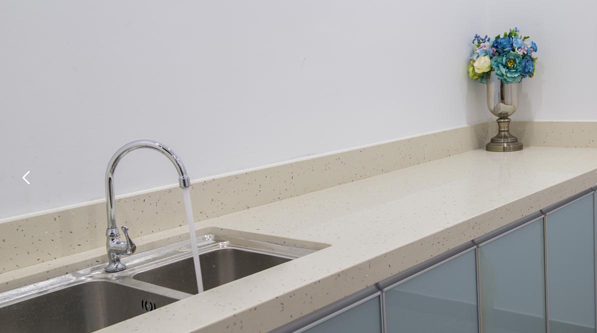 櫥柜臺面選用石英石材料有什么好處？